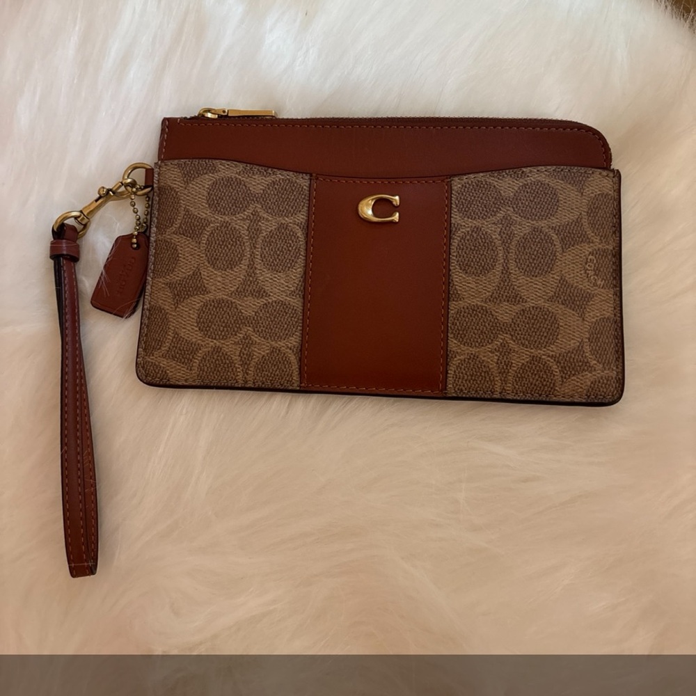 ‼️sold‼️Coach Brown Leather Wristlet